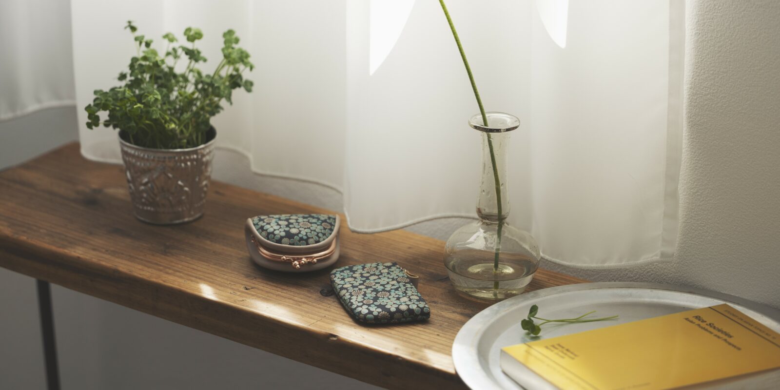 印伝 白漆鞘柄の草履 未使用品 レトロ - メルカリ